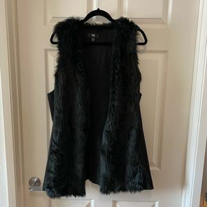 Black faux fur vest XXL